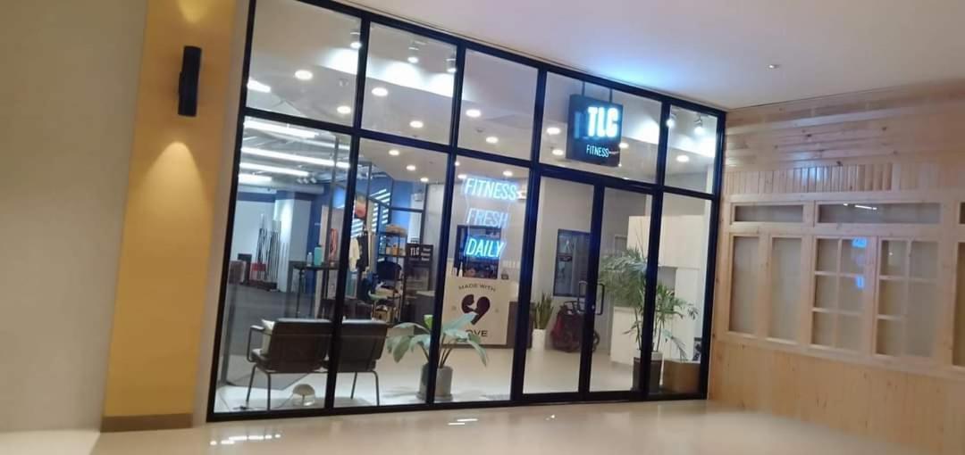 One Uptown Opposite Of Grandhyatt Hotel Manila Taguig City 外观 照片